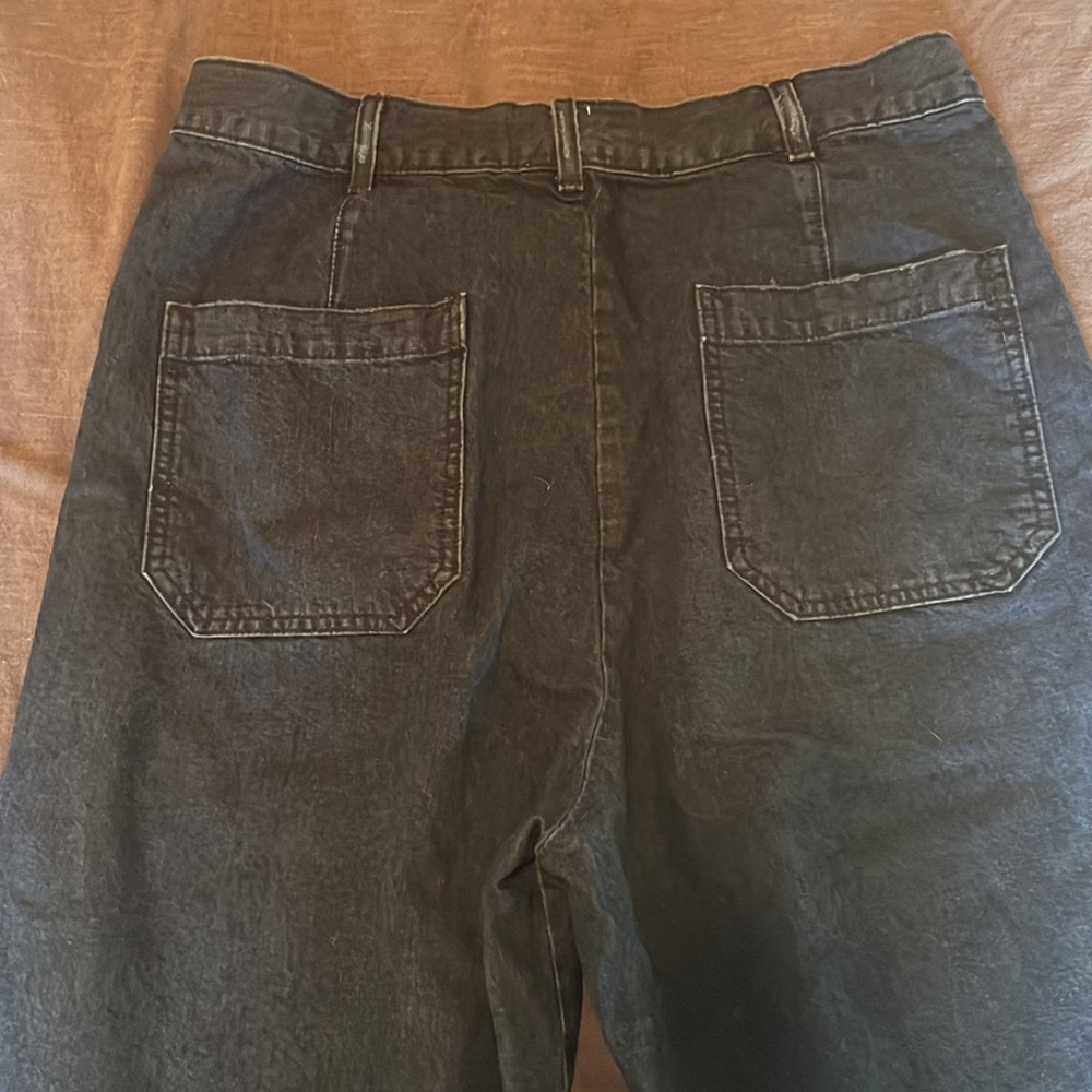 THE GREAT. Wide-Leg Flare Jeans in Black - Picture 3 of 7